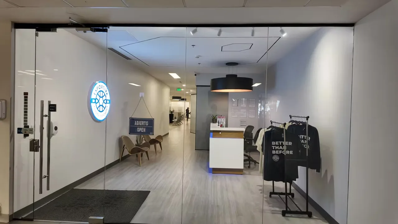 Local comercial de 600 m² en primer nivel ubicado en el exclusivo sector de Lindora, una de las zonas de mayor crecimiento y plusvalía del oeste de la capital. — photo 2