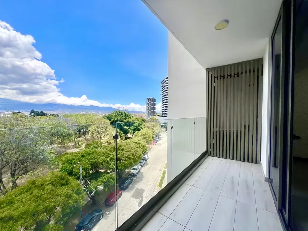 En una de las zonas más prestigiosas y consolidadas de San José, se presenta esta elegante propiedad de aproximadamente 200 m², ubicada en una de las torres ... — photo 2