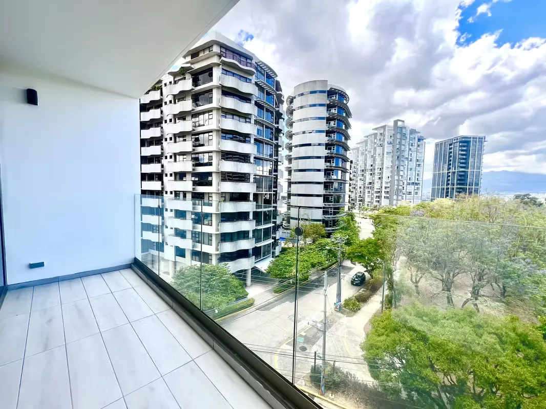 En una de las zonas más prestigiosas y consolidadas de San José, se presenta esta elegante propiedad de aproximadamente 200 m², ubicada en una de las torres ... — photo 4