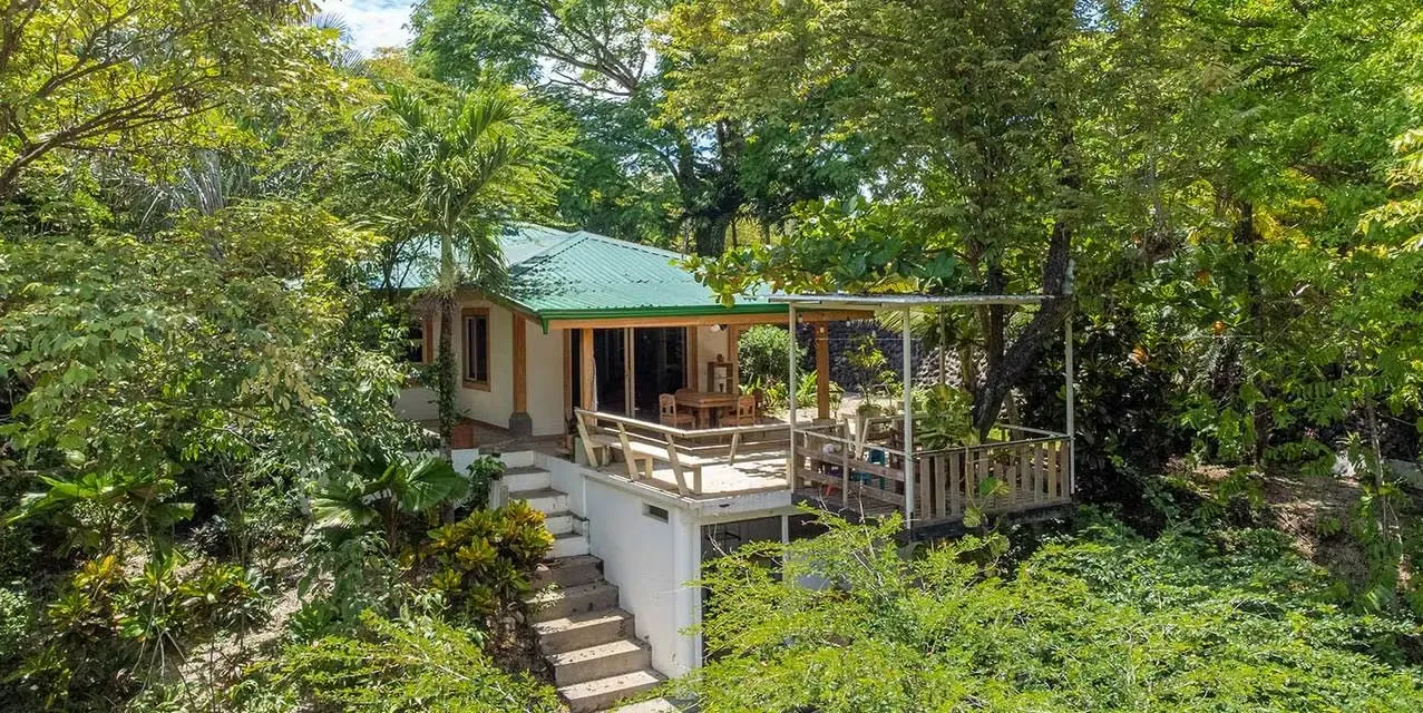 Nestled within the secure, gated community of Highlands Esperanza, this charming family home offers a serene retreat surrounded by nature. Featuring rustic wooden accents and a ... — photo 4