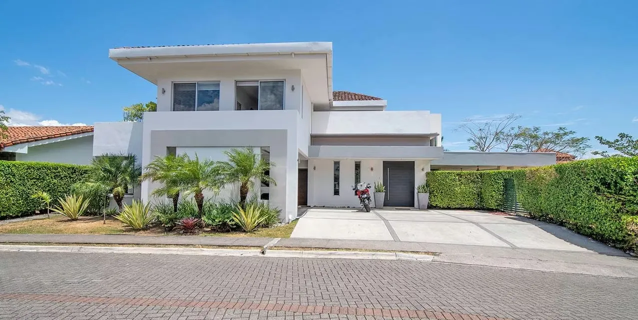 Condominio 3 habs en Santa Ana - Hacienda Los Balcanes - con piscina