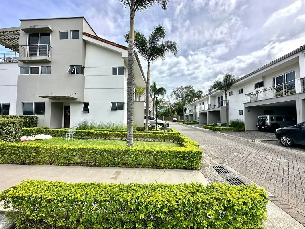 HOUSE FOR RENT IN CONDOMINIUM VISTAS DE ESCAZÚ