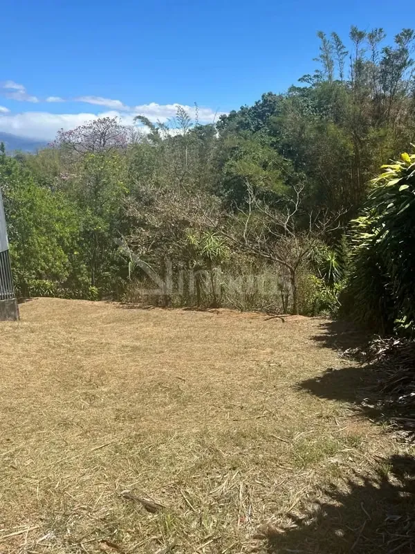 Venta de lote con vistas en Mora