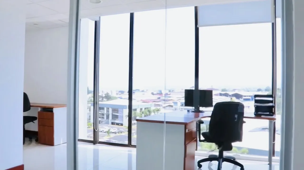 Oficina en Alquiler en Pavas | 550 m² | 18 Parqueos | Oficentro Corporativo