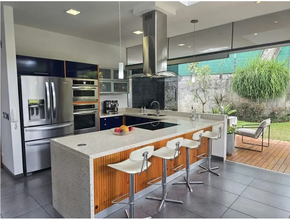 Experience a unique blend of nature and modern design. This stunning 3-level residence features an integrated open-concept ...