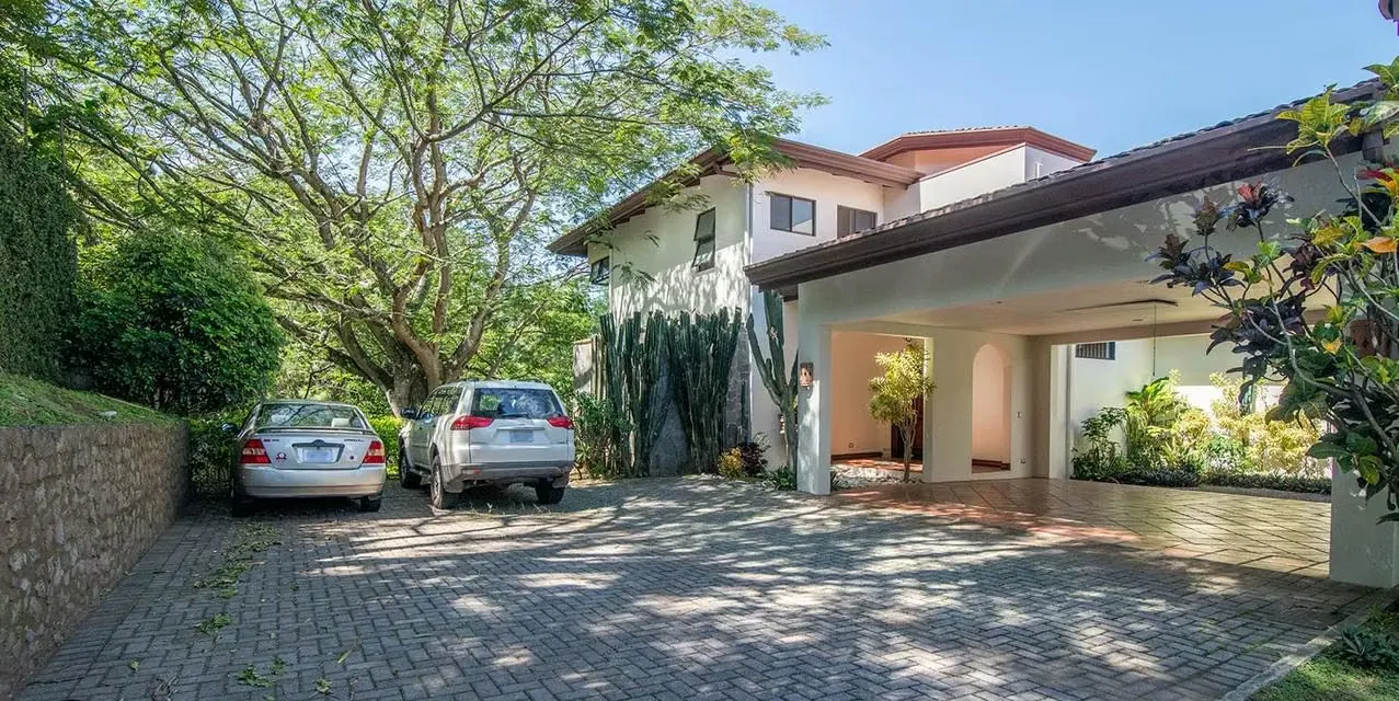Casa 4 habs en Guachipelin - TRIO - Terraza amplia con vista al cañón