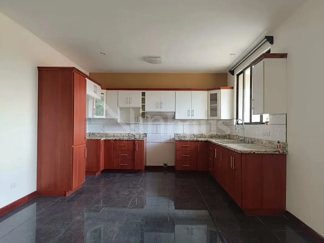 Alquiler de apartamento tipo casa en Rio Oro Santa Ana