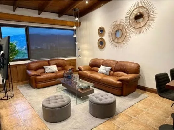 ¿Busca un hogar que refleje su éxito? Viva la experiencia de habitar un Penthouse diseñado para el máximo confort y sofisticación en el corazón de San José. — photo 2