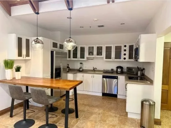 ¿Busca un hogar que refleje su éxito? Viva la experiencia de habitar un Penthouse diseñado para el máximo confort y sofisticación en el corazón de San José. — photo 4