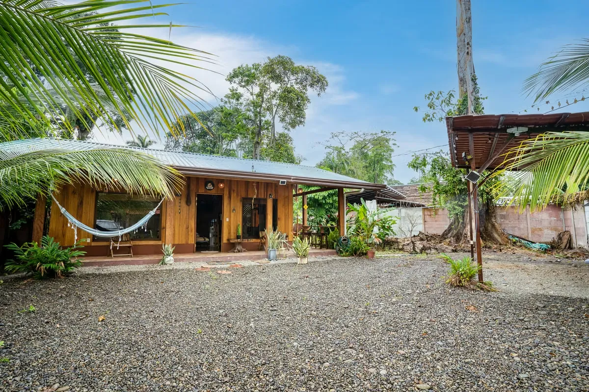 Nice cabin for sale in Puerto Viejo