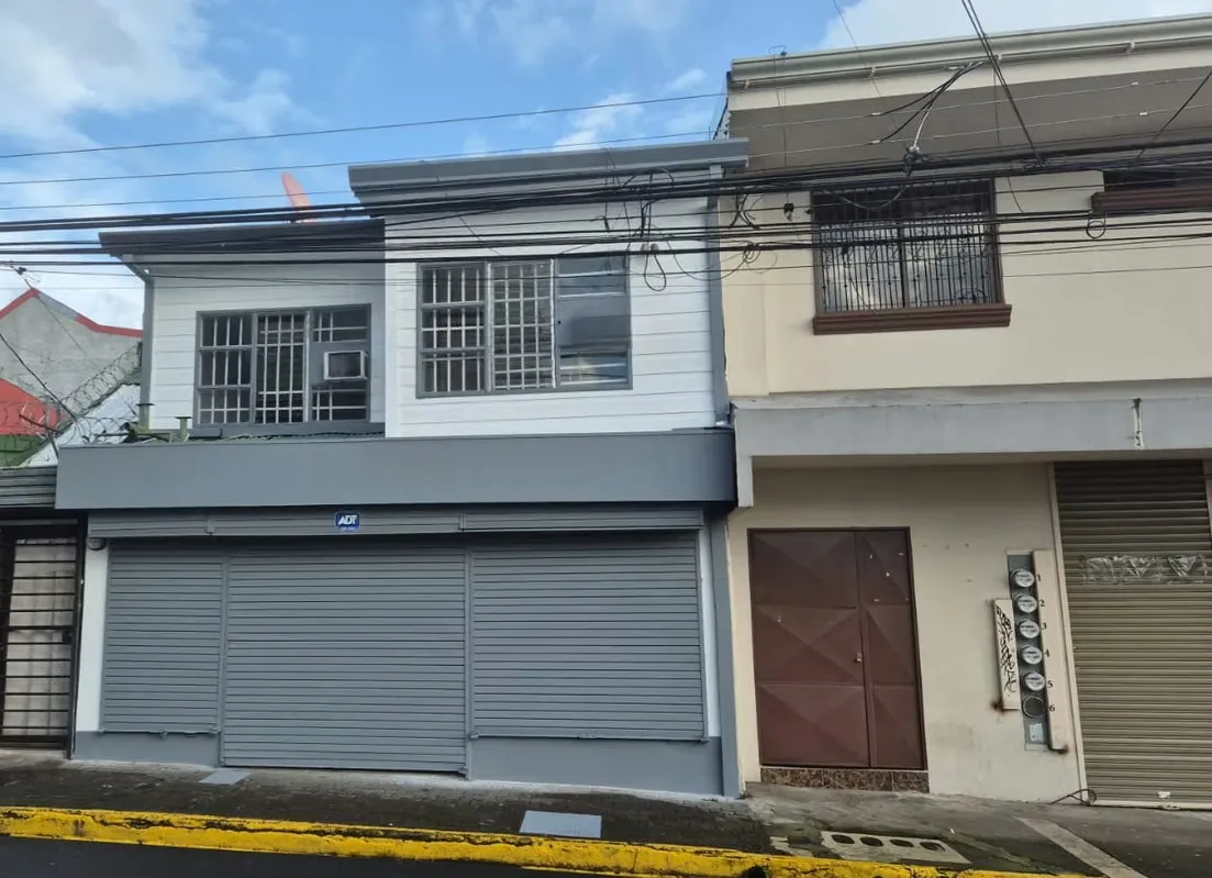 Con una excelente ubicación en el corazón de Heredia, frente al ICE, esta propiedad cuenta con Uso de Suelo Comercial y ...