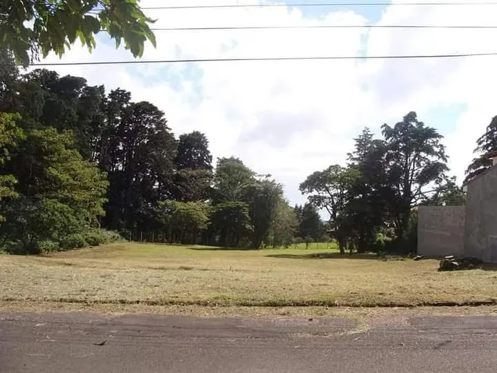 Elija vivir en un lugar único, rodeado de naturaleza y con un clima exquisito en San Rafael de ...