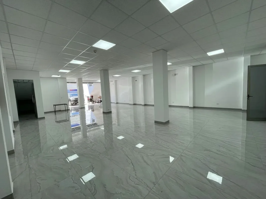 MA Asesoría alquila Edificio el cual le ofrece las comodidades necesarias para el adecuado funcionamiento de cualquier giro de negocio.