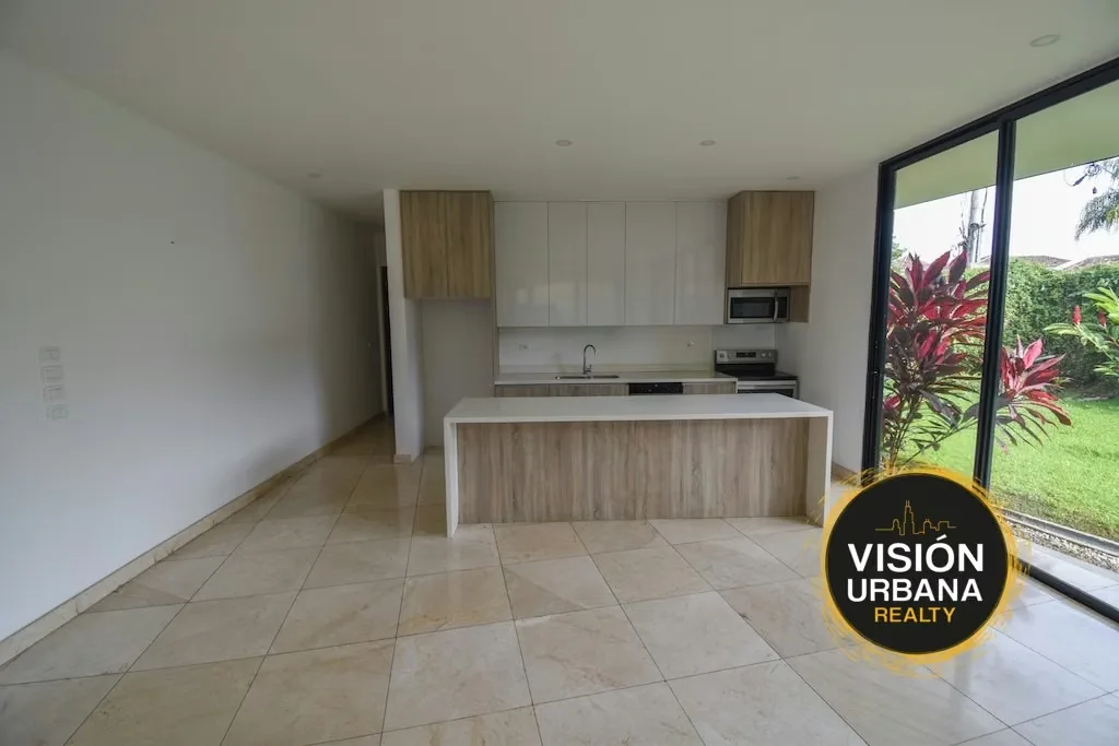 This single-story house is located in the exclusive Valle del Sol residential community. It sits on a 625 m2 lot and features the following layout: — photo 4