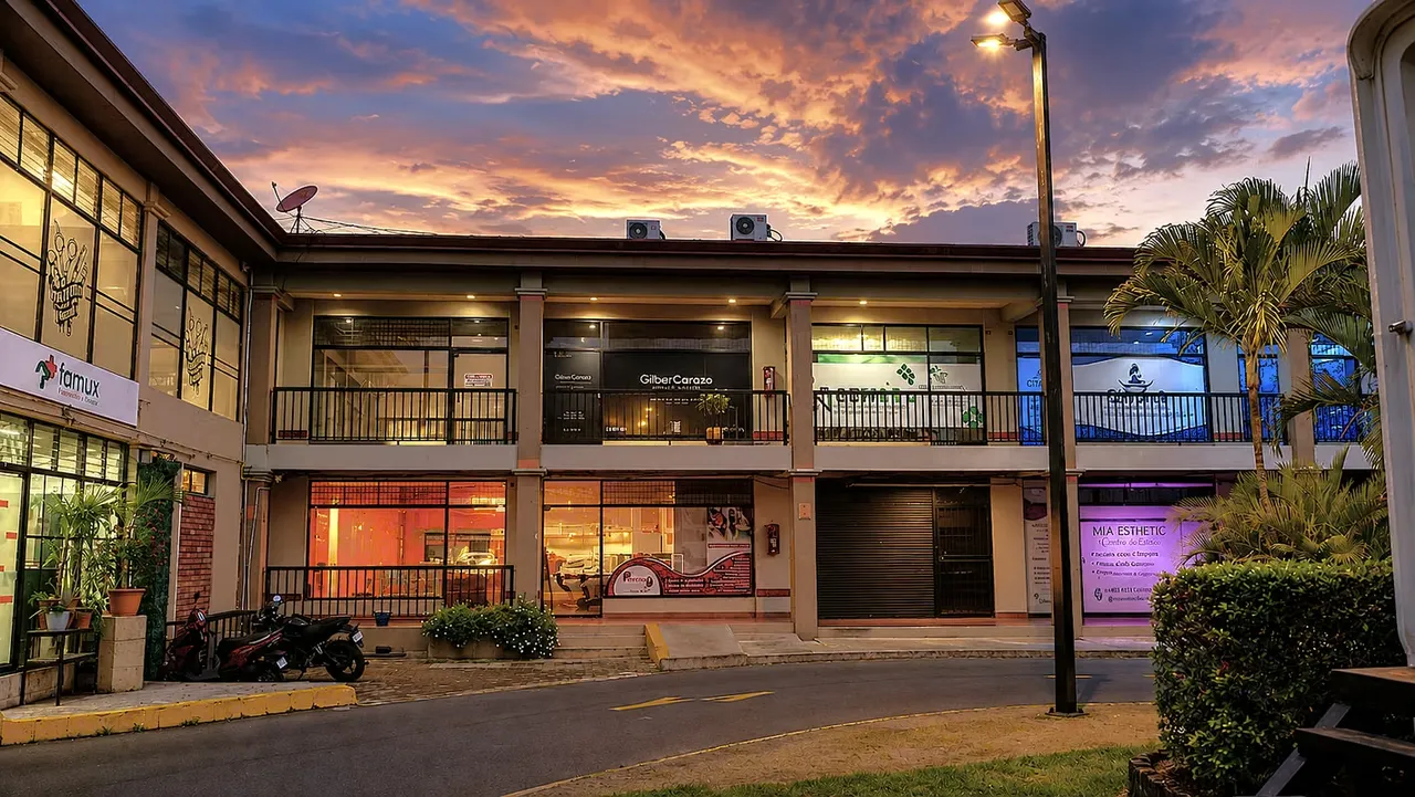 Dinamismo y visibilidad: su próximo local comercial en Escazú centro (ref : 149)