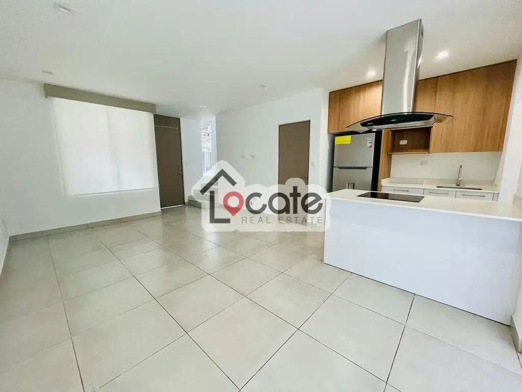 Casa en venta esquinera con terraza, Santa Ana Piedades
