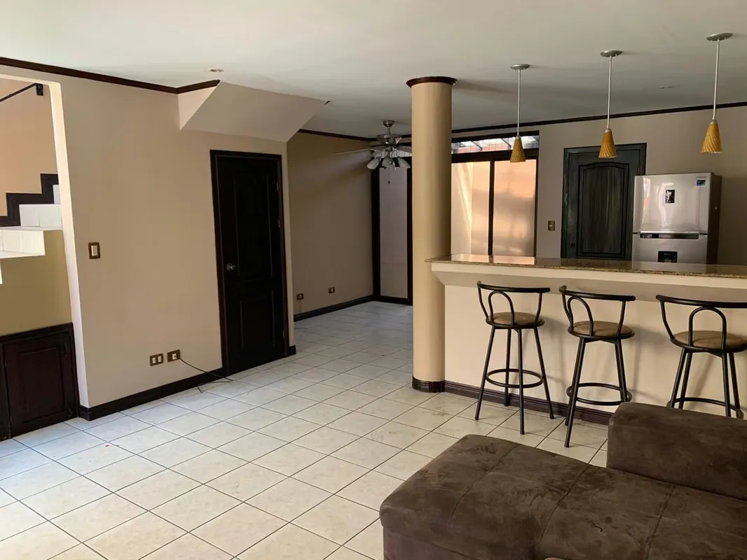 Venta casa con Rentabilidad Inmediata en Santa Ana- OPORTUNIDAD DE INVERSIÓN