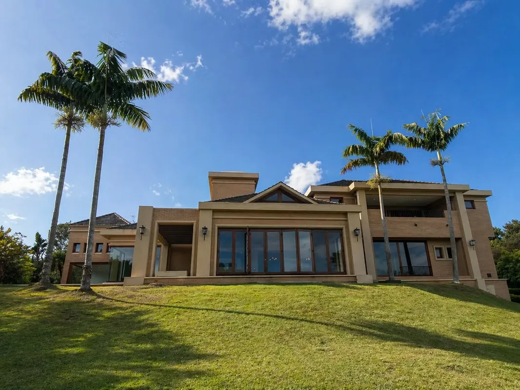 Live in one of the most exclusive areas of Curridabat with this stunning 2-level residence.