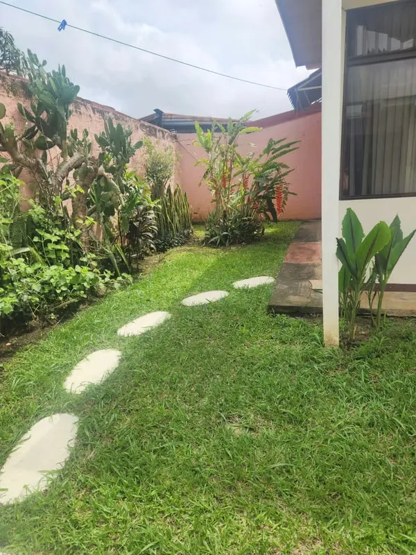 House and apartment for SALE located near by Parque de La Amistad