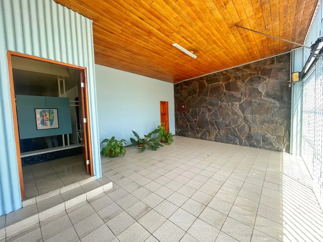 Casa en venta, una sola planta, uso de suelo mixto, en Sabana! P517