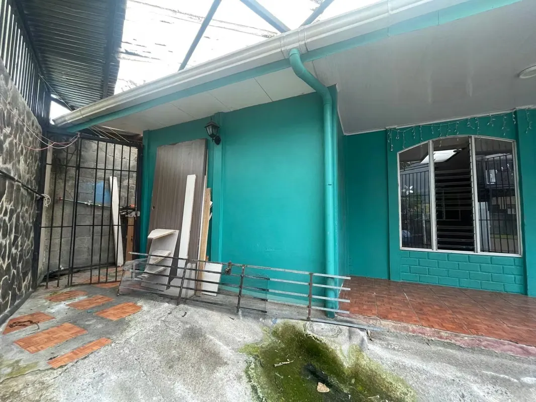 La casa está ubicada en una zona muy céntrica, lo que la hace ideal para quienes necesitan ...