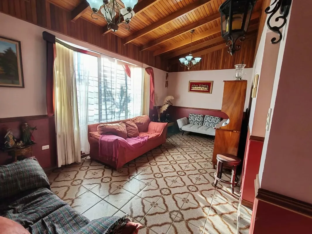 Looking for a cozy house in a safe, quiet residential area with an excellent location? This gem in Santa Lucía de Heredia, with 200 ... — photo 5