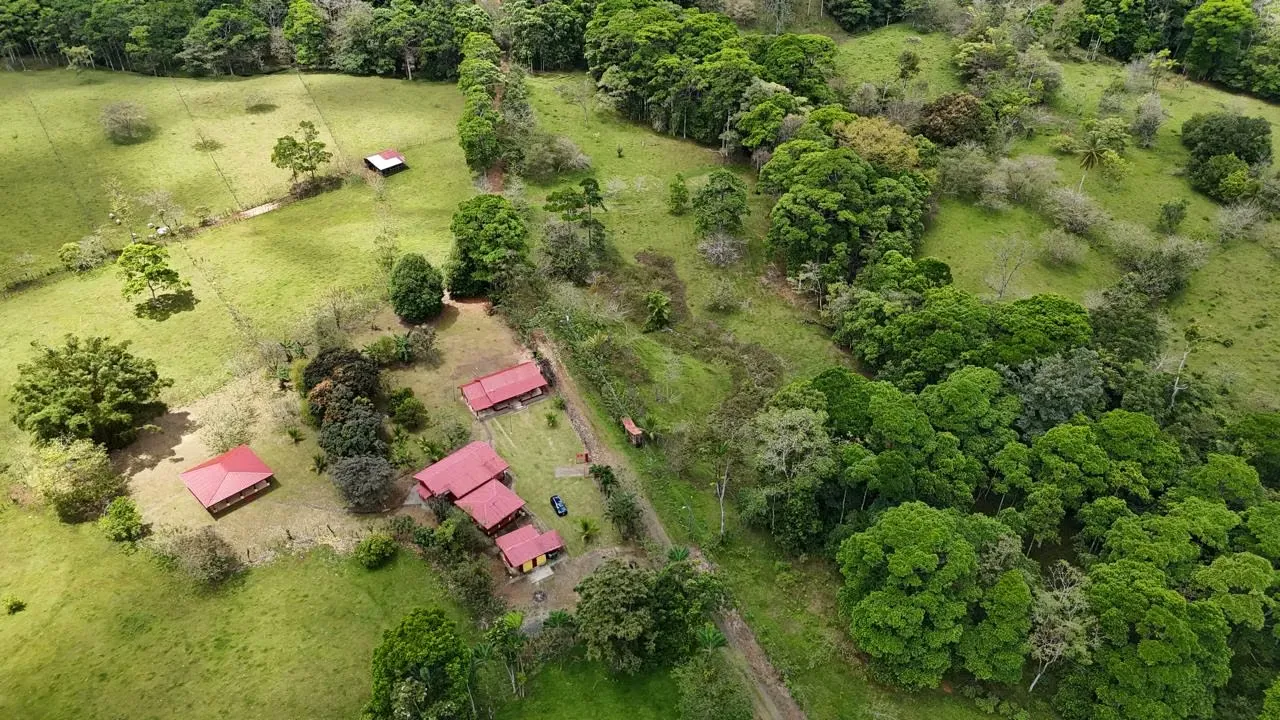 Beautiful property in privileged natural environment - Ideal for tourist development or livestock