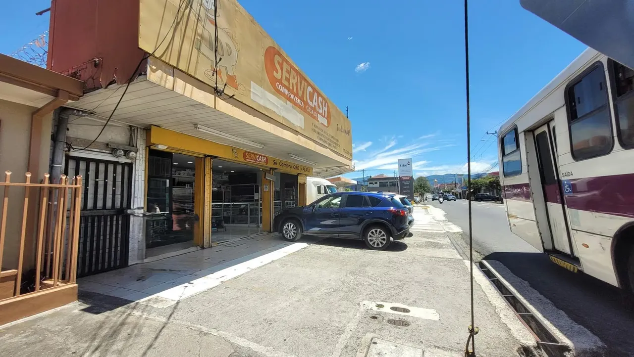 Property with Commercial Space and House in San Juan de Tibás