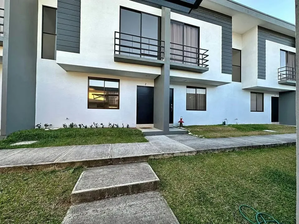 GUADALUPE, GOICOECHEA CONDOMINIO THE HIGH OPPORTUNITY! Modern house with fine finishes COD RT10 located in a safe, quiet area with excellent access to shops, services and public ... — photo 4