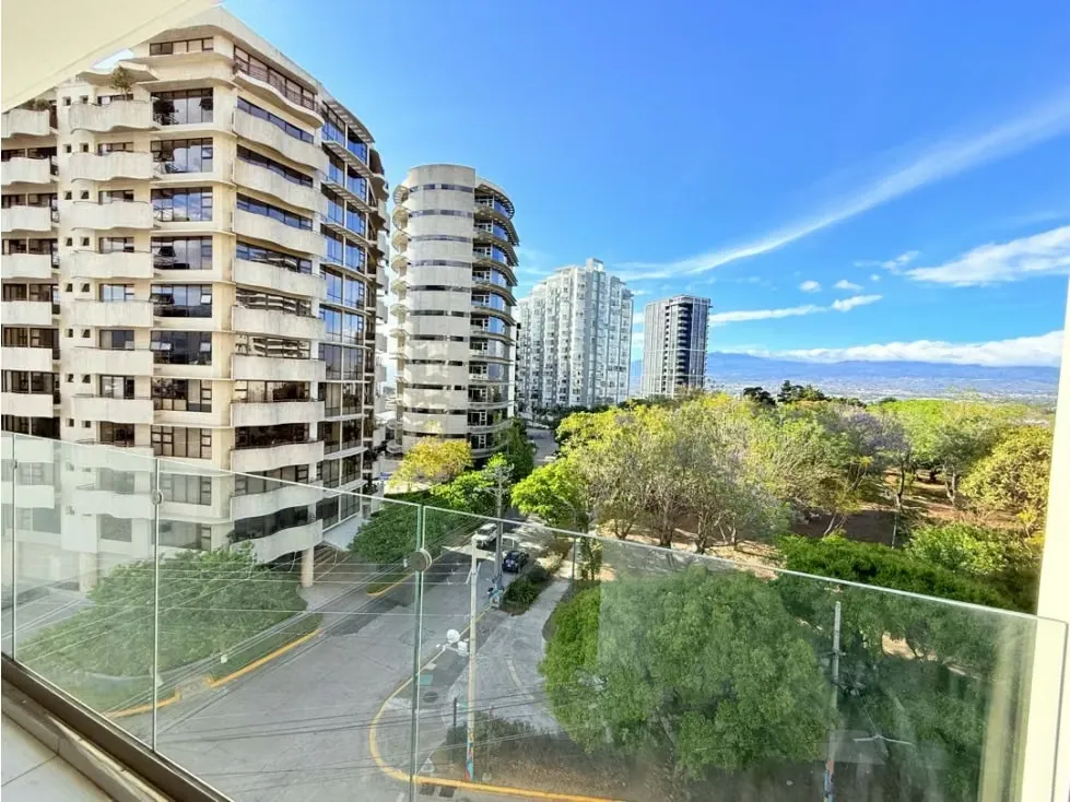 Descubrí el equilibrio perfecto entre elegancia, ubicación y confort en este exclusivo apartamento ubicado en una de las zonas más cotizadas de Rohrmoser. La propiedad ofrece amplios ...