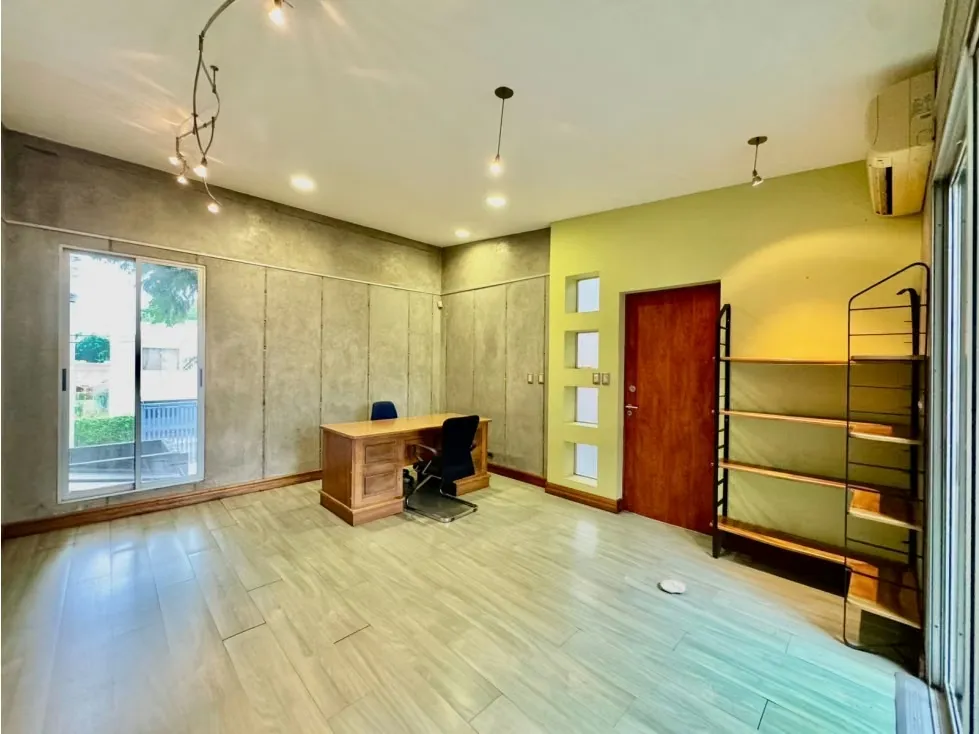 Se alquila un moderno edificio de oficinas en Santa Ana, ideal para empresas que buscan un espacio funcional, y ...