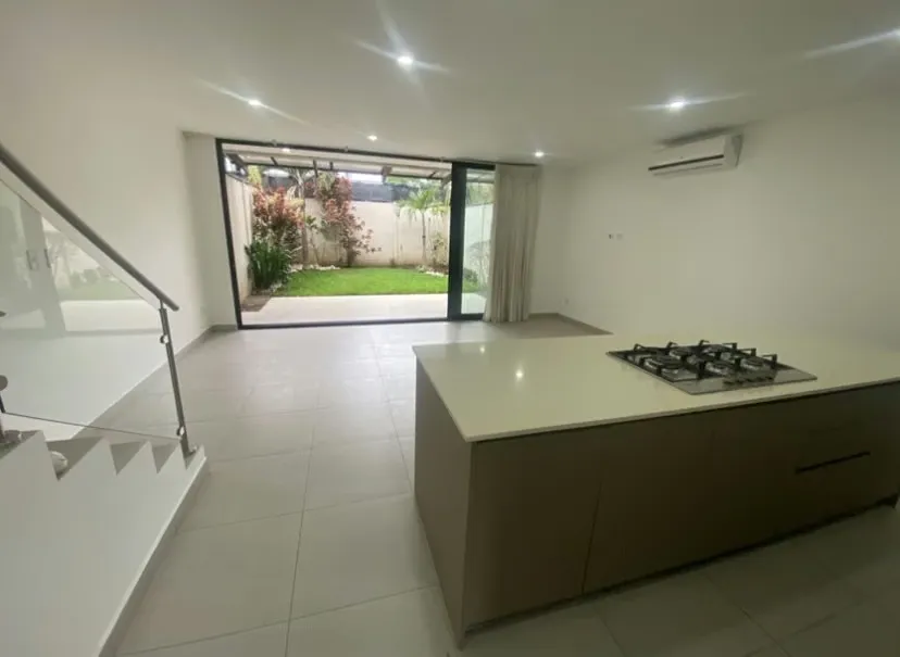 HOUSE FOR RENT IN CONDOMINIUM SANTA ANA*