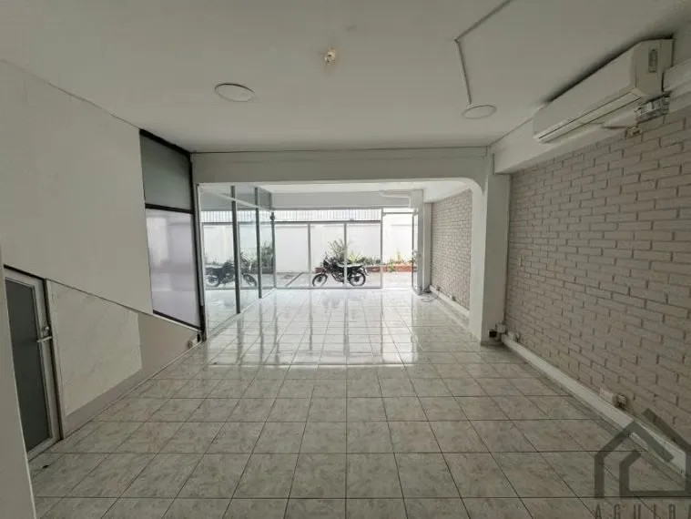 Local first floor office Barrio Escalante