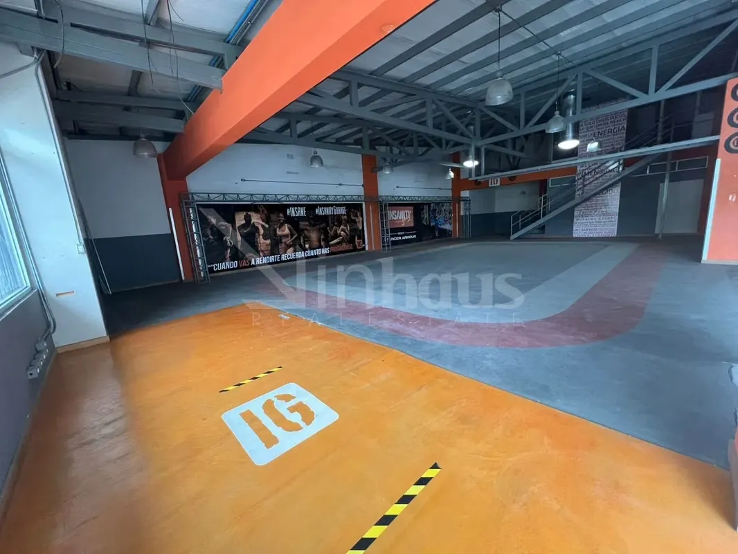 Amplio Local comercial en Pinares – ubicación estratégica