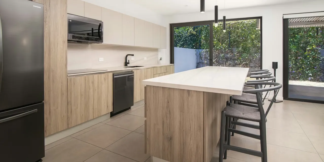 Contempo Style Home Escazú. Location: San Rafael, San Jose. 3 bedrooms | 3 bathrooms + 1 half bath | 340 m² built area | 402 m² lot. Features: Contemporary Design, Cross-ventilation, ... — photo 5