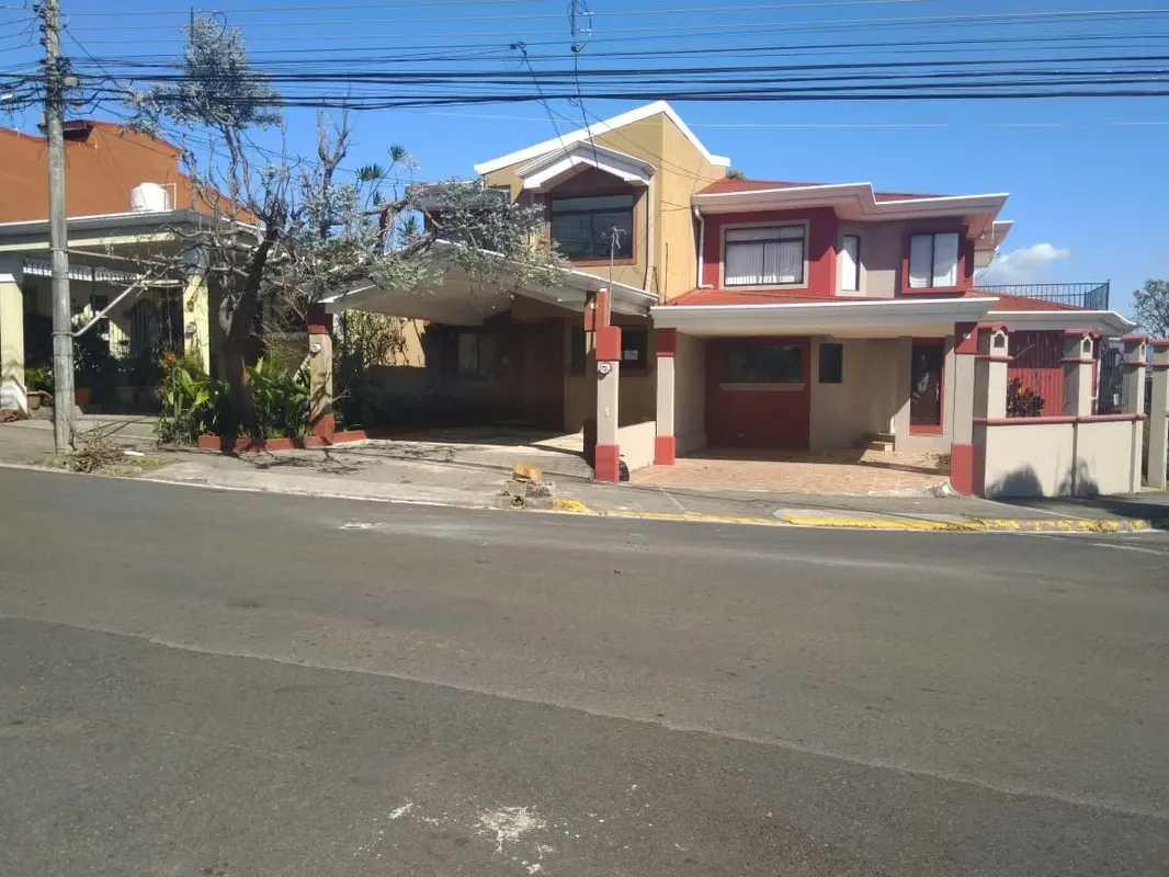 SE VENDE AMPLIA Y MODERNA CASA EN SAN PABLO DE HEREDIA PRECIO:$265000 COD:126