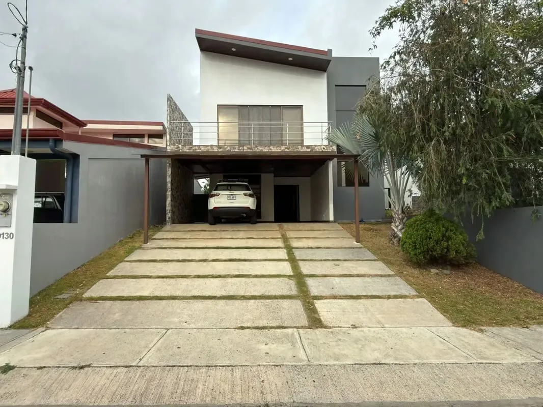 Casa en venta en Grecia, Alajuela condominio Montezuma