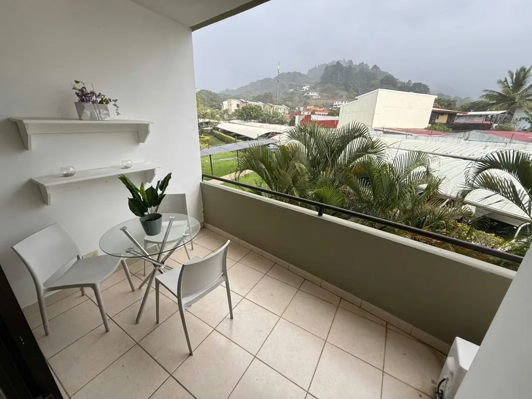 Beautiful fully furnished apartment located in Santa Ana, within a , secure environment surrounded by nature. Ideal for those ...