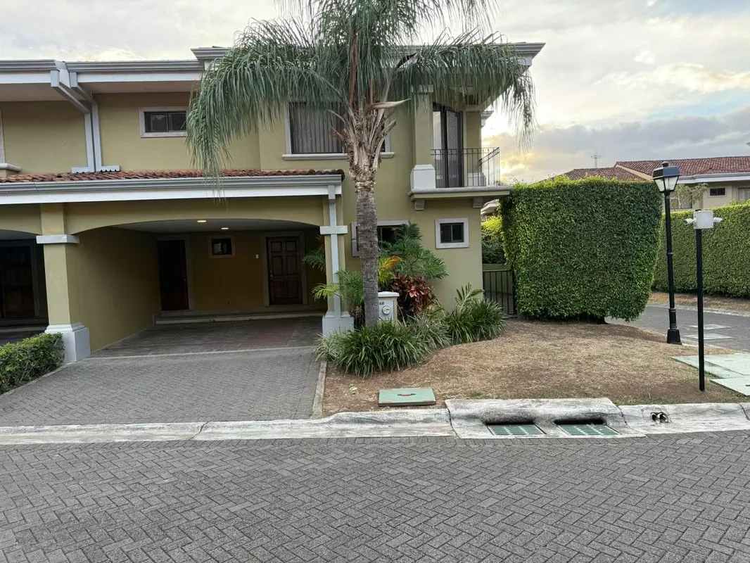 Venta de Condominio Almería Pozos, Santa Ana