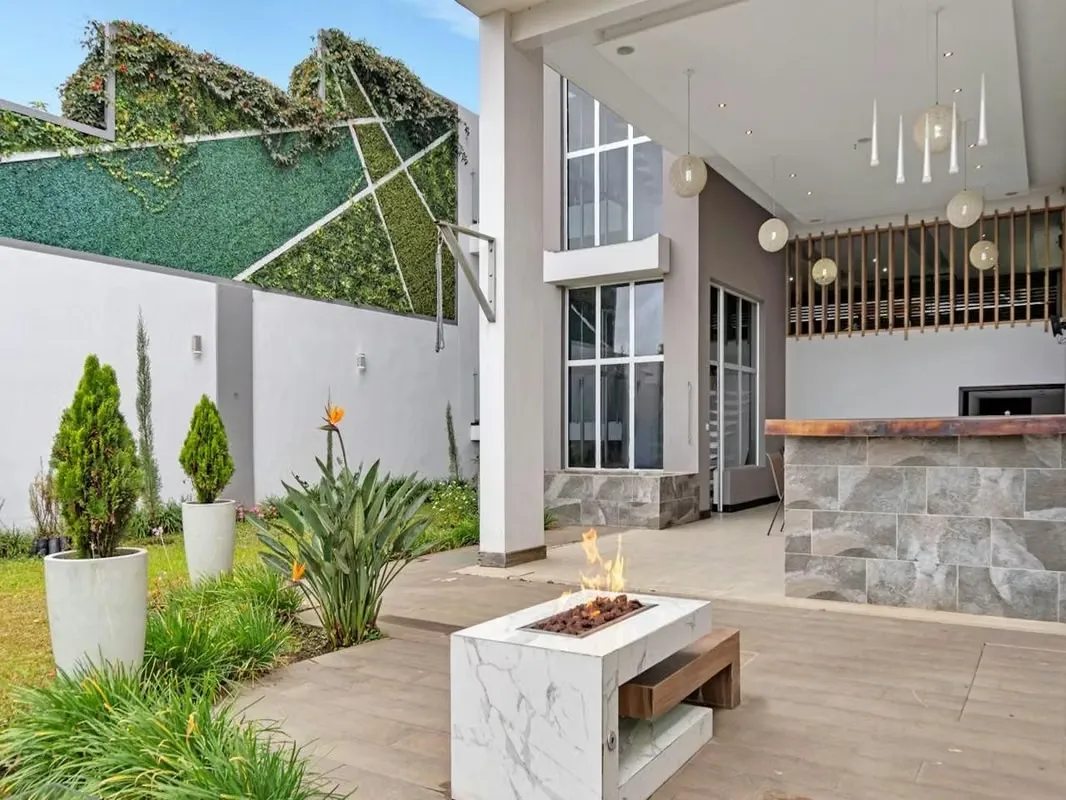 VENTA CASA 3 PISOS DE RESIDENCIAL EN TRES RIOS