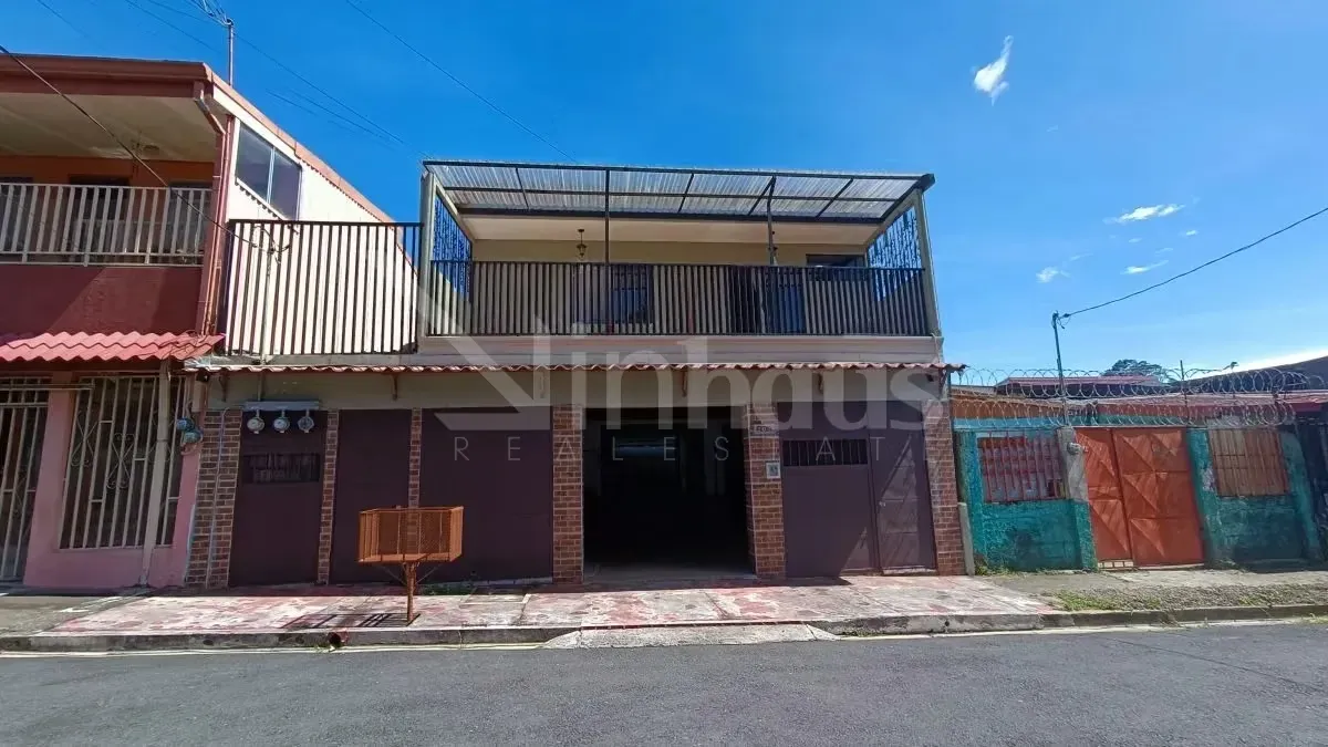 Propiedad con 2 apartamentos y parqueo en Calle Fallas, Desamparados -EU