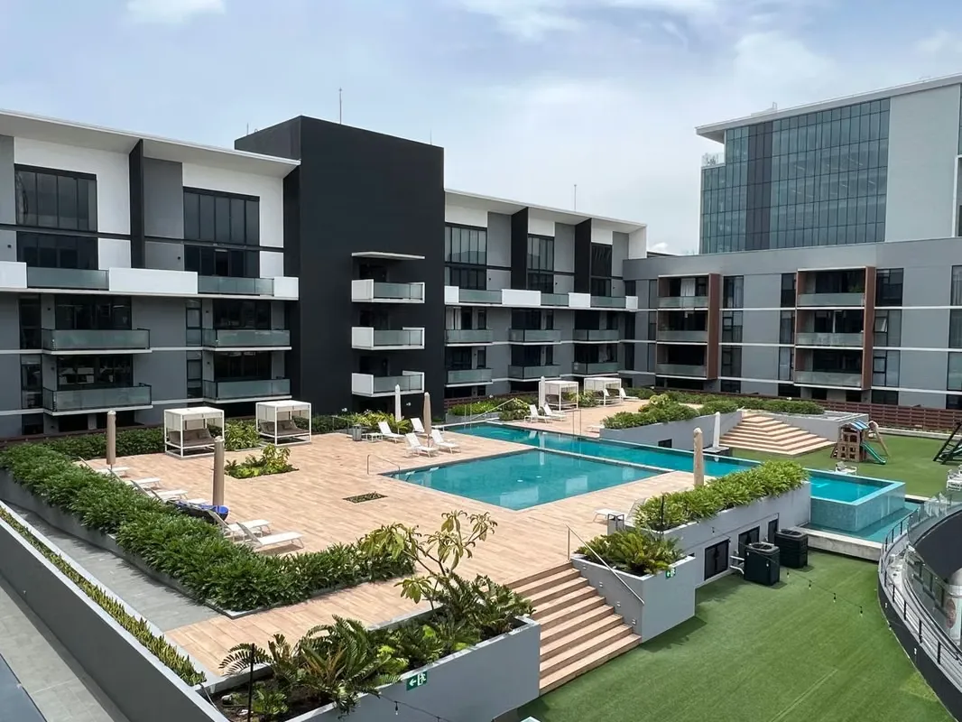 Located on the third level of Avenida Escazú, one of the most established mixed-use communities in the western area of San José, this remodeled single loft offers ...
