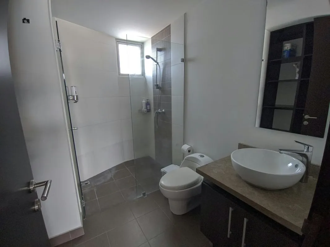Bello apartamento en piso siete, con vista hacia el Sur, esta situado en el mejor punto y mas buscado de San Jose, en plena Nunciatura ,con una excelente vista, frente al parque y ... — photo 5