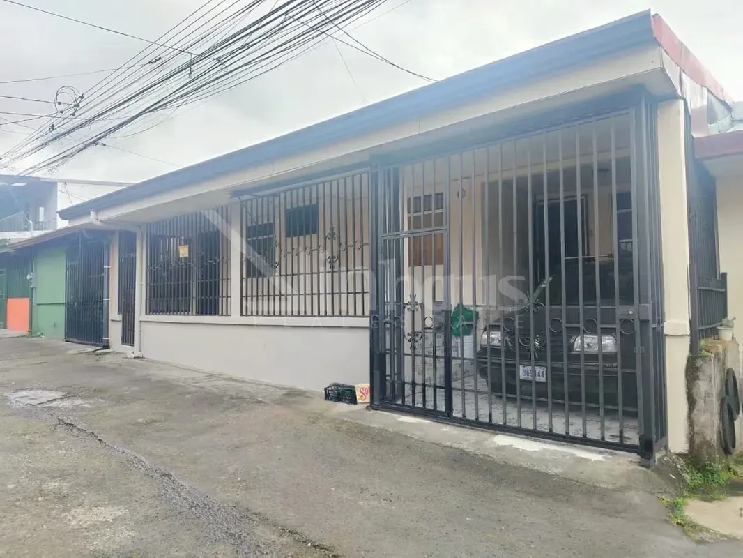 En venta casa de una planta en Calle Fallas, Desamparados.P.P