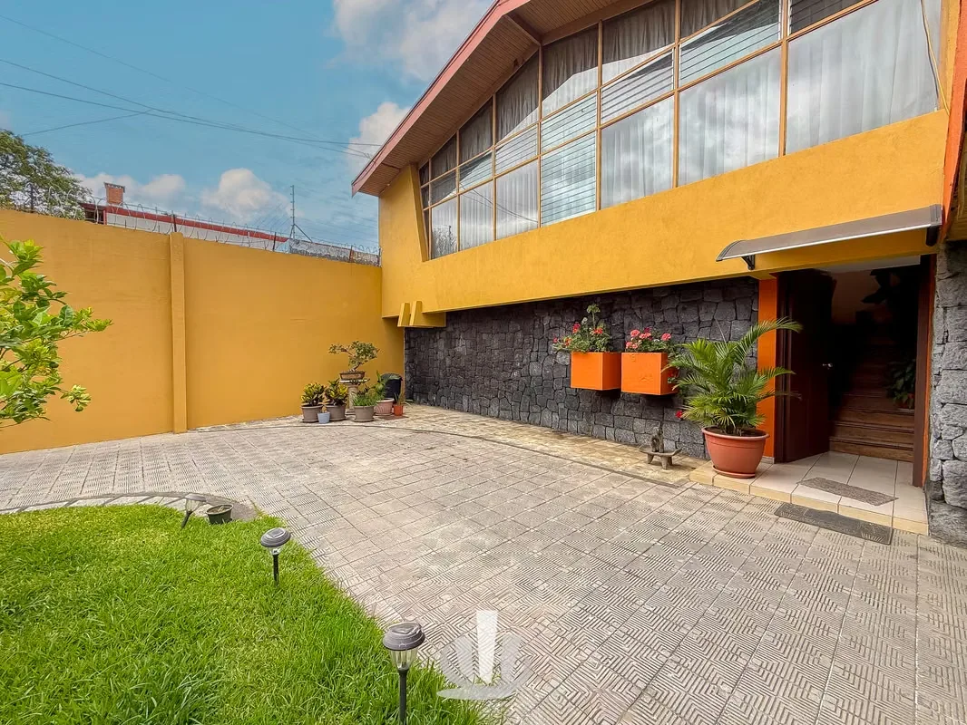 House for Sale in La Uruca, San José — photo 2