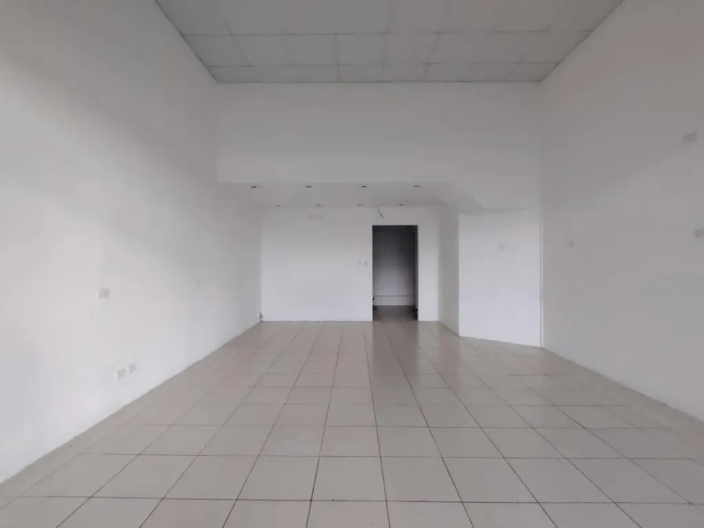 Se alquila excelente local comercial en una de las zonas con mayor movimiento de Lagunilla Heredia .