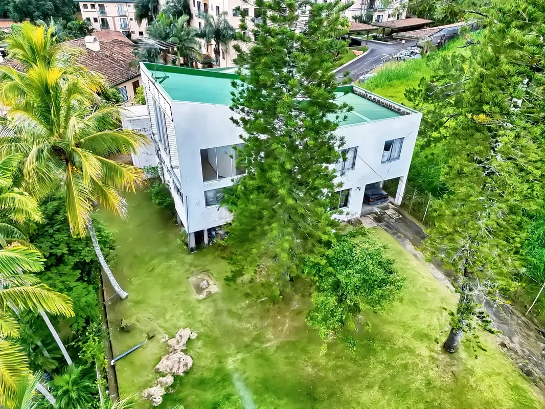Lot + House Structure for Sale in Bello Horizonte, Escazú, San José — photo 2