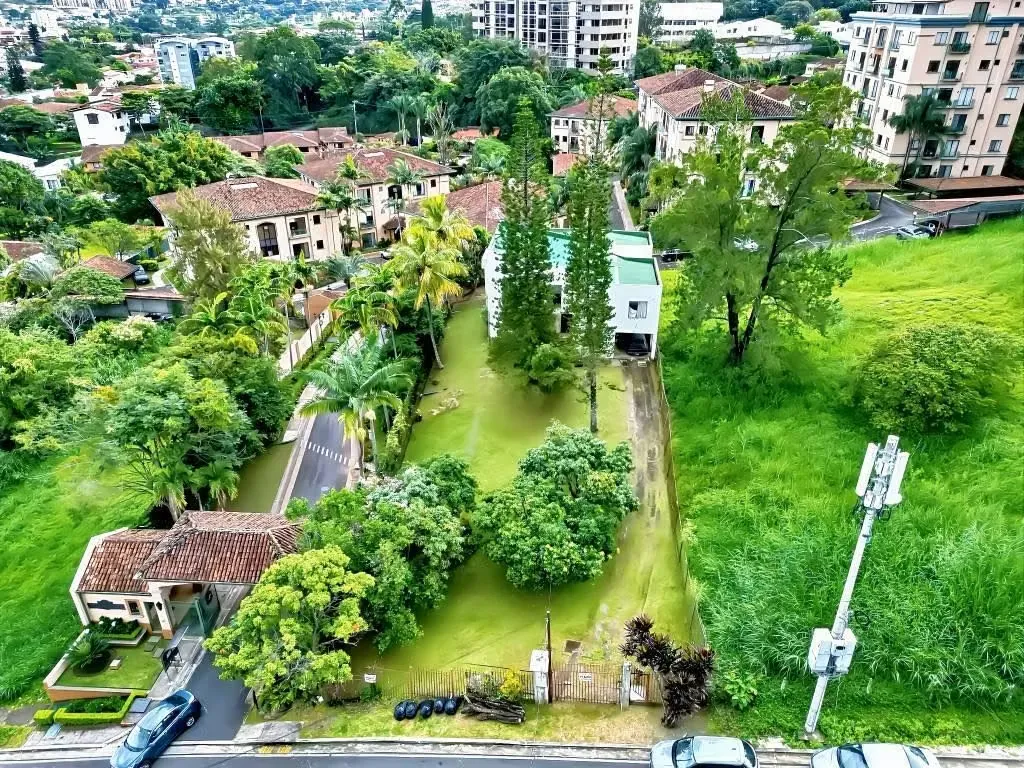 Lot + House Structure for Sale in Bello Horizonte, Escazú, San José — photo 3