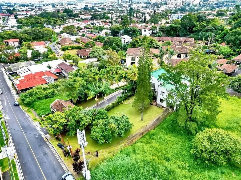 Lot + House Structure for Sale in Bello Horizonte, Escazú, San José — photo 5
