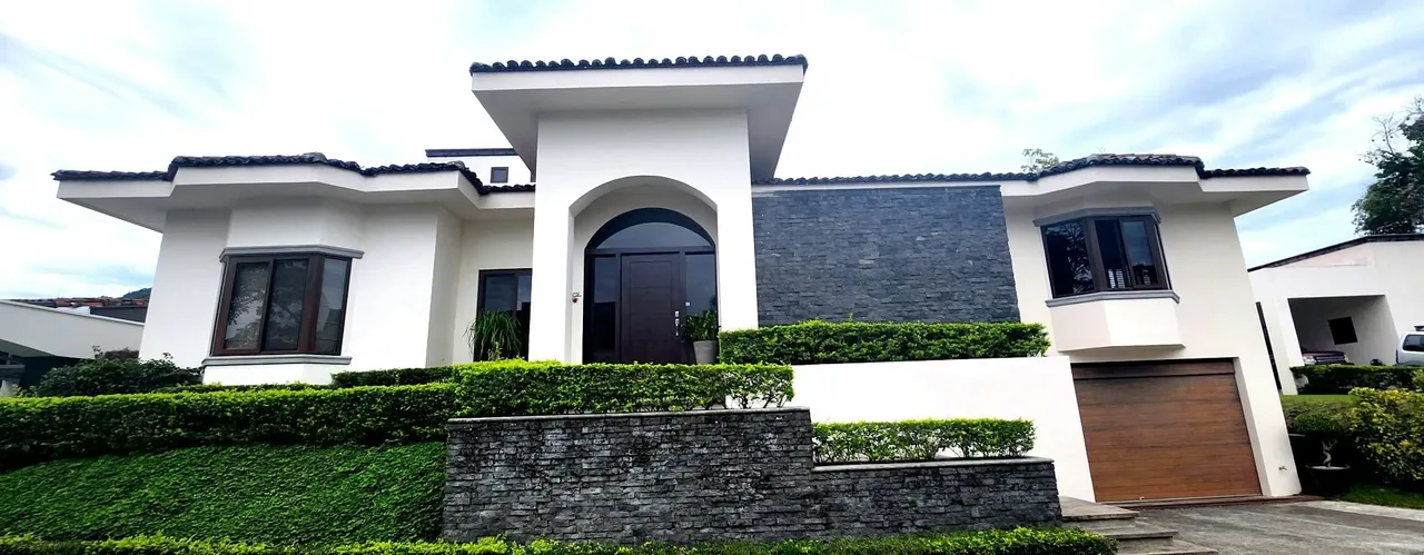 This stunning colonial estate features 375 sqm of construction on a 611 sqm lot. A functional single-story layout with a gourmet kitchen, formal dining, and a spacious terrace ...